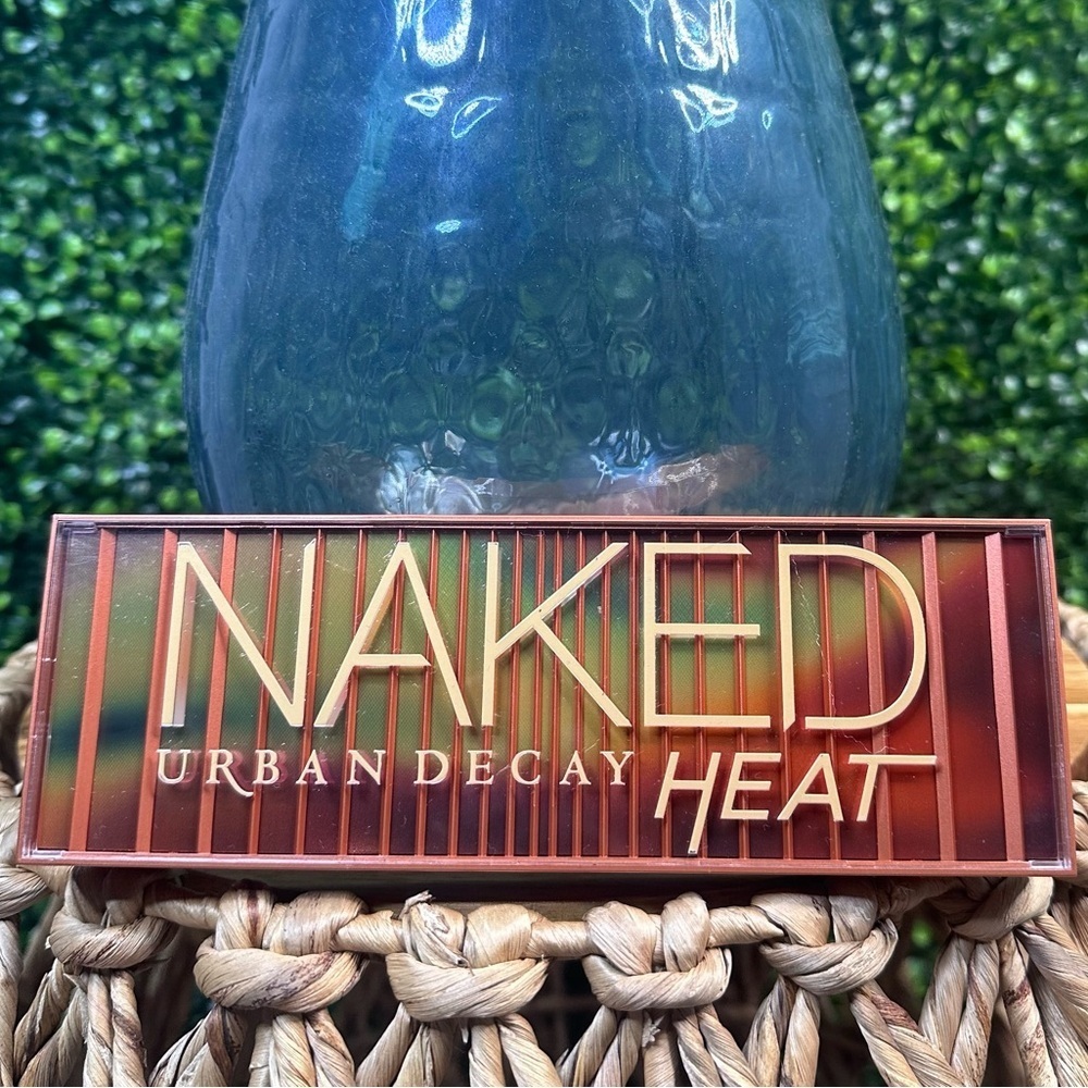 Urban‎ decay heat palette